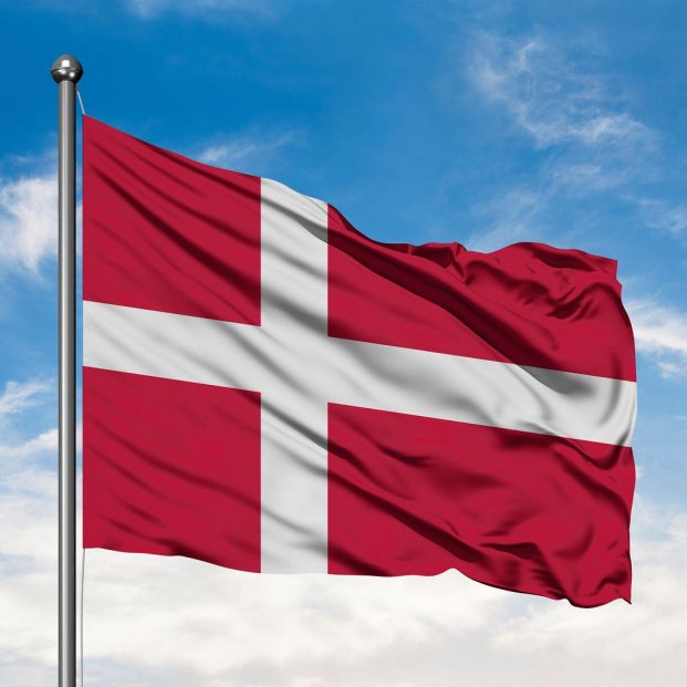 Bandera del Reino de Dinamarca (BigStock)