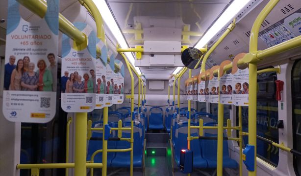 Los autobuses de Madrid llaman a actuar contra la soledad de los mayores