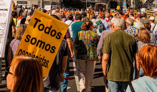 pensionistas pancarta todos somos pensionistas madrid 1