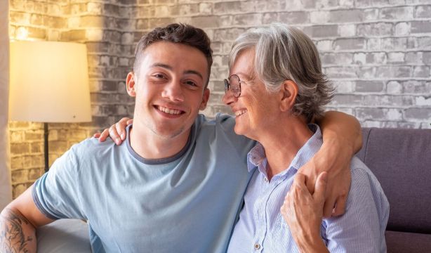 El programa 'Castelló Conviu' impulsa la convivencia intergeneracional entre mayores y estudiantes (Bigstock) El programa 'Castelló Conviu' impulsa la convivencia intergeneracional entre mayores y estudiantes (Bigstock)