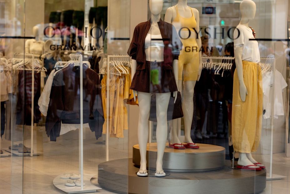 Inditex mejora su etiquetado para facilitar las compras a personas con discapacidad visual