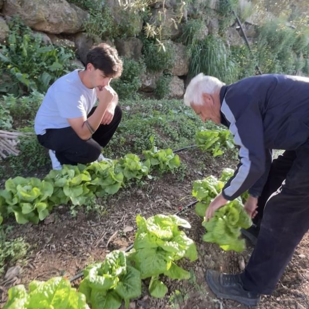 El 'agroinfluencer' octogenario que cosecha 'likes' en redes con sus consejos sobre el campo
