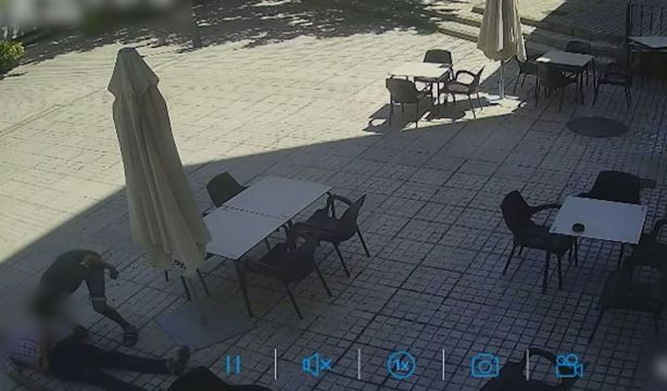 Detenido por agredir brutalmente a su padre de 70 años en la terraza de un bar
