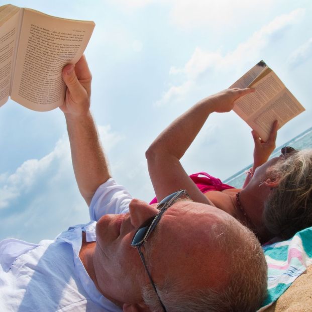 Los 15 libros que arrasan en playas y piscinas en el verano de 2026 / Fuente: BigStock