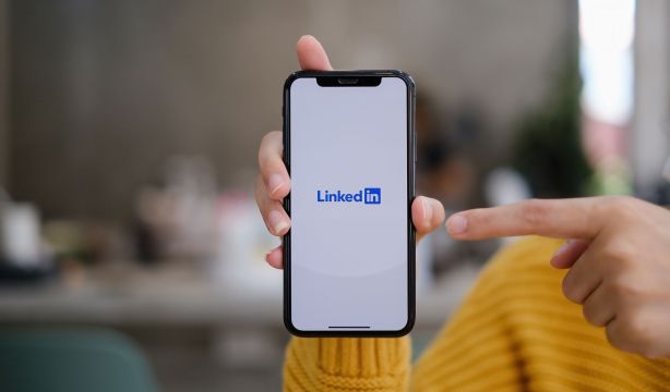 10 profesionales del mundo sénior que triunfan en LinkedIn (Bigstock) 10 profesionales del mundo sénior que triunfan en LinkedIn (Bigstock)