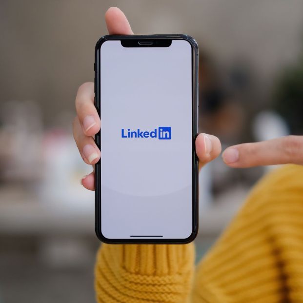 10 profesionales del mundo sénior que triunfan en LinkedIn (Bigstock)