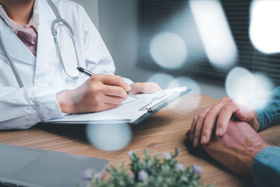 Un estudio revela que uno de cada cinco españoles acude al médico por recomendación de la IA (Fuente: BigStock) Un estudio revela que uno de cada cinco españoles acude al médico por recomendación de la IA (Fuente: BigStock)
