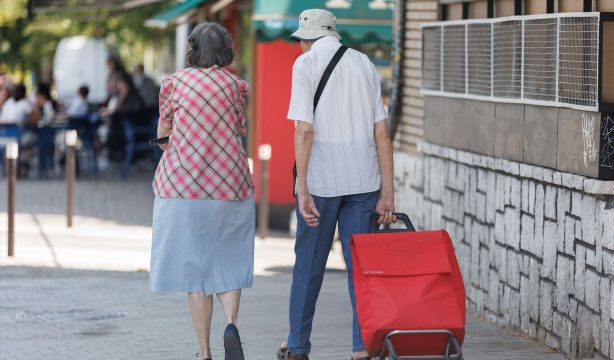 Brecha de género, sistema de cuidados y atención primaria: los desafíos de la era de la longevidad