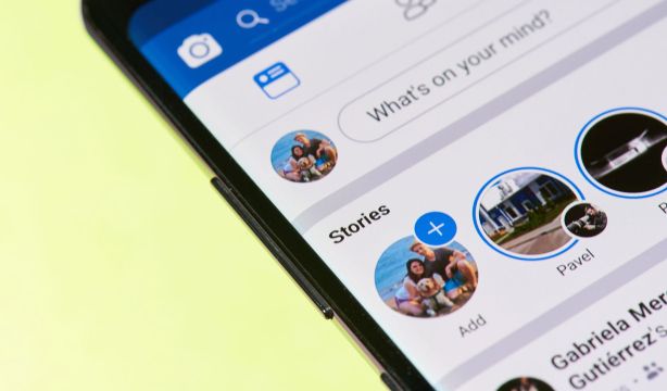 La mitad de los padres españoles publica fotos de sus hijos en internet: peligros y recomendaciones