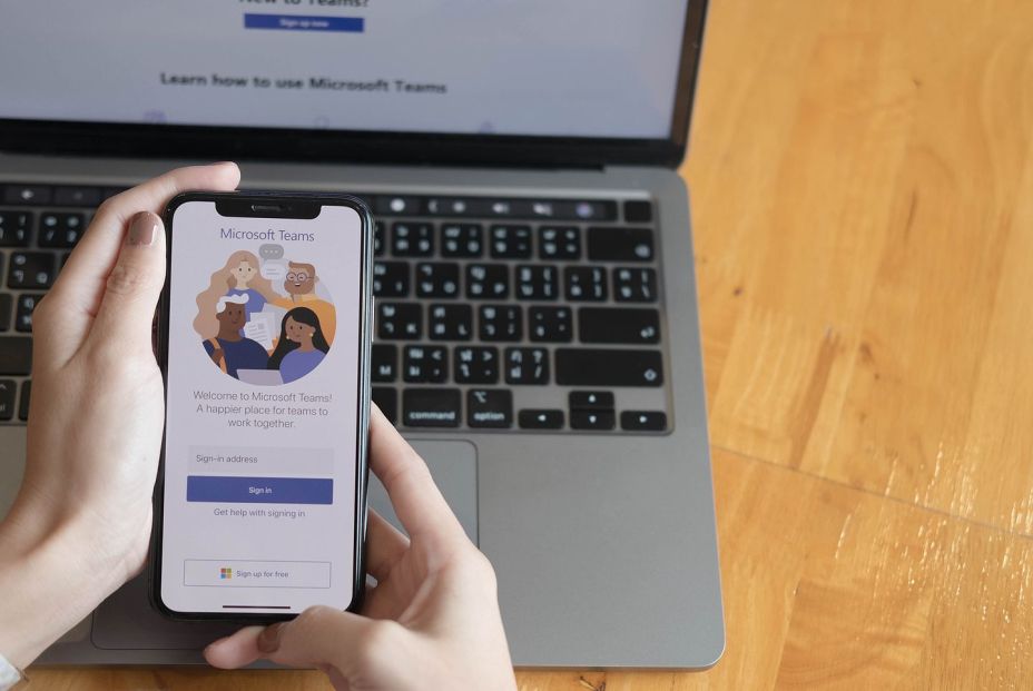 La mitad de los padres españoles publica fotos de sus hijos en internet: peligros y recomendaciones La mitad de los padres españoles publica fotos de sus hijos en internet: peligros y recomendaciones
