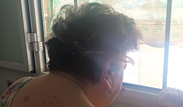 Teresa, con 85 años y grado II de dependencia, atrapada un año en su casa sin ascensor  / Fuente: EuropaPress