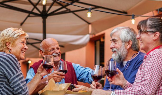 1 de cada 3 españoles mayores de 55 años le gustaría conocer gente nueva (Fuente: BigStock)