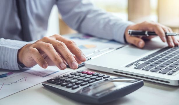 El requisito de cotización que debes cumplir para cobrar el subsidio para mayores de 52 años