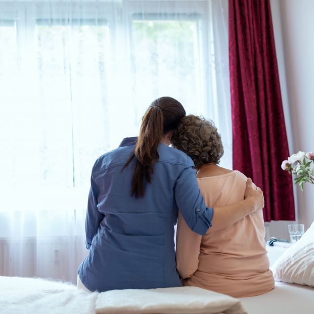 La SEGG presenta una nueva edición de su manual para cuidadores familiares (Fuente: BigStock)