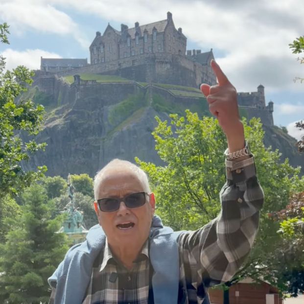 Juanjo cumple su sueño de viajar a Edimburgo con 81 años (Instagram: Fundación Adopta Un Abuelo)