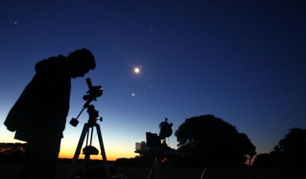 Máxima incertidumbre en el tiempo para el día del eclipse Máxima incertidumbre en el tiempo para el día del eclipse