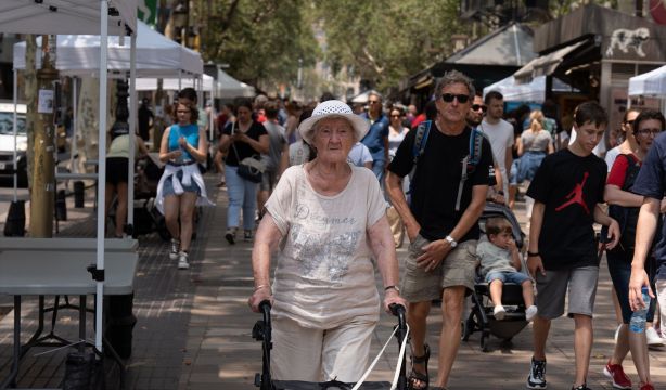 EuropaPress 5312336 varias personas pasean ramblas 30 junio 2023 barcelona cataluna espana