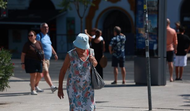 Protección Civil pide limitar la exposición al sol y vigilar a personas mayores en la ola de calor