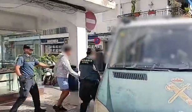 Cae una banda que robaba joyas a mujeres mayores asaltándolas en los portales de sus viviendas