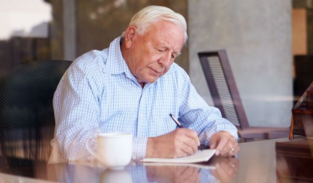 'Vidas que Inspiran': un premio literario para dar visibilidad a los mayores / Fuente: BigStock