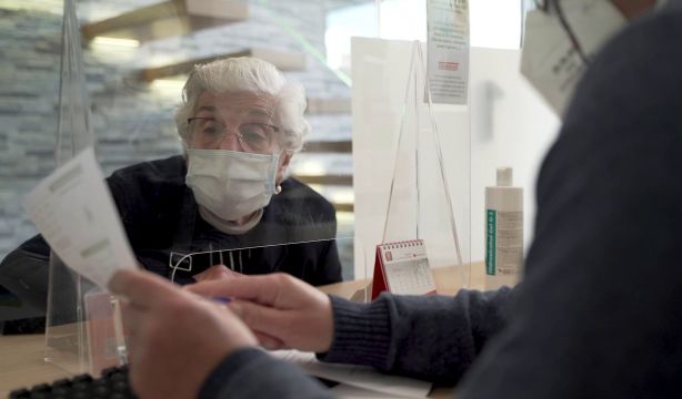 El Defensor del cliente financiero resolverá reclamaciones si la banca atiende mal a los mayores