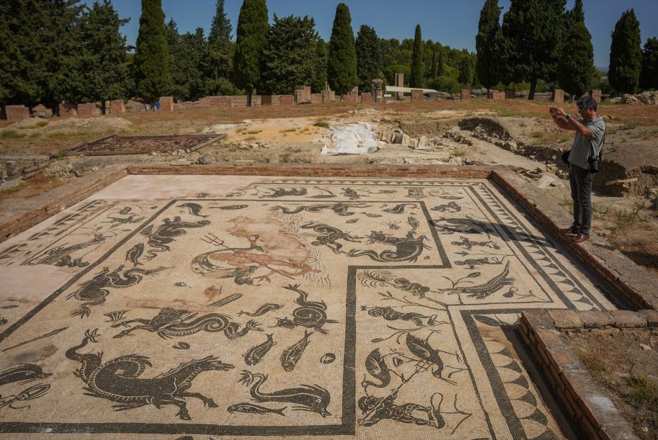 Los mosaicos de la Ínsula de Neptuno de Itálica recuperan su esplendor tras su restauración Los mosaicos de la Ínsula de Neptuno de Itálica recuperan su esplendor tras su restauración