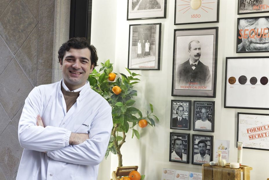 Vicente Calduch revela cinco errores que pueden dañar la piel durante el verano y cómo evitarlos Vicente Calduch revela cinco errores que pueden dañar la piel durante el verano y cómo evitarlos