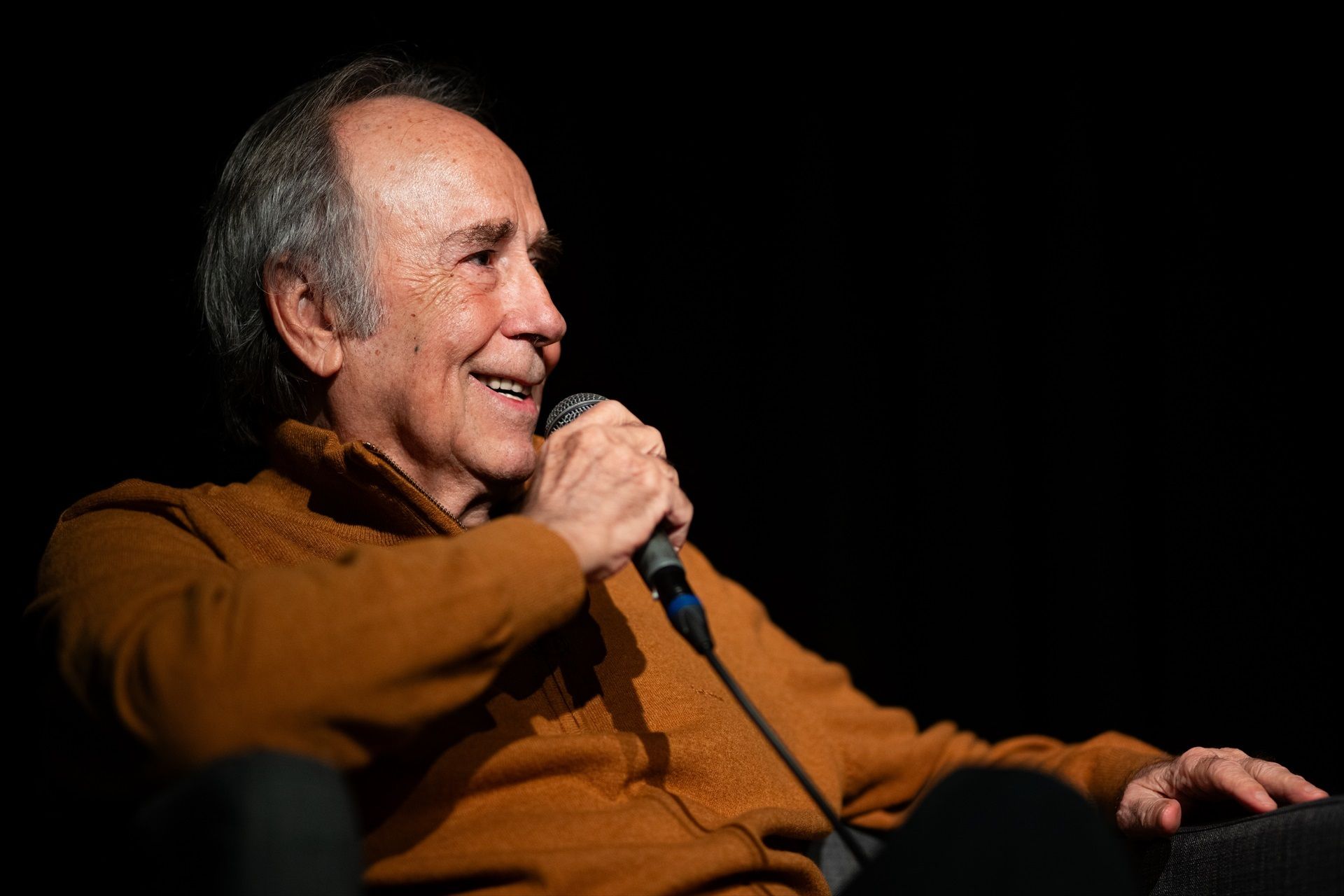 Joan Manuel Serrat ya es bisabuelo: su nieta Luna da a luz a dos niñas Joan Manuel Serrat ya es bisabuelo: su nieta Luna da a luz a dos niñas