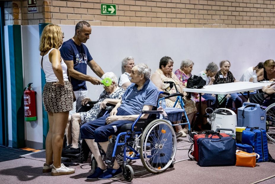 Los incendios de Madrid obligan a evacuar a más de 10.000 personas y varias residencias de mayores Los incendios de Madrid obligan a evacuar a más de 10.000 personas y varias residencias de mayores