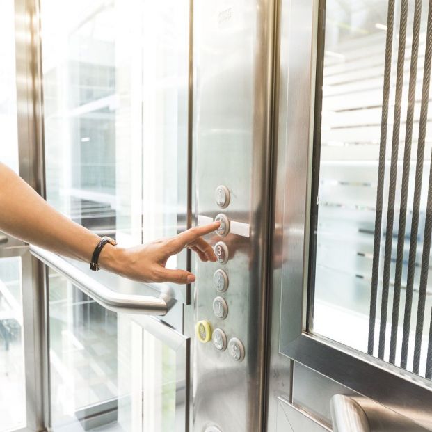 Una de las obras en un edificio es instalar un ascensor (bigstock)