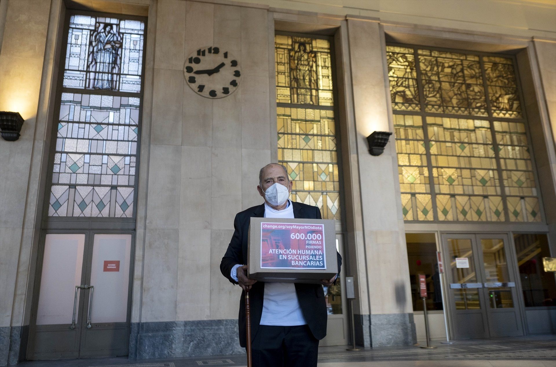 Carlos San Juan: "Los mayores vulnerables siguen con problemas de acceso a la banca 4 años después"