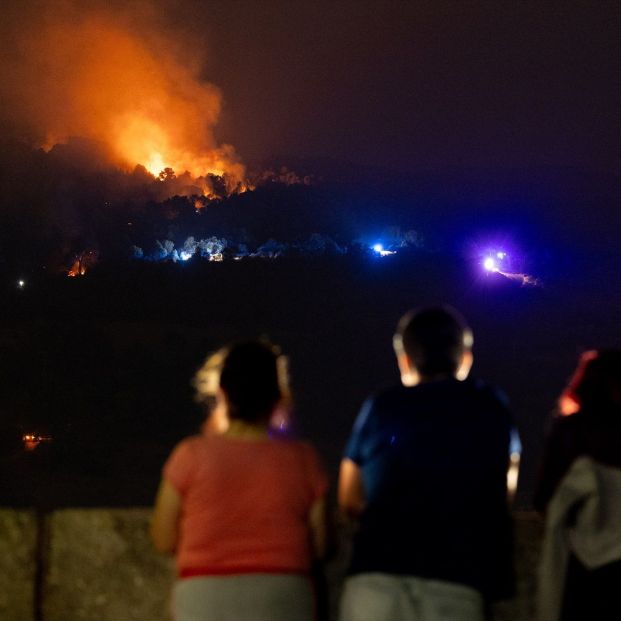 EuropaPress 7688134 varias personas observan incendio 25 julio 2026 san martin valdeiglesias EuropaPress 7688134 varias personas observan incendio 25 julio 2026 san martin valdeiglesias