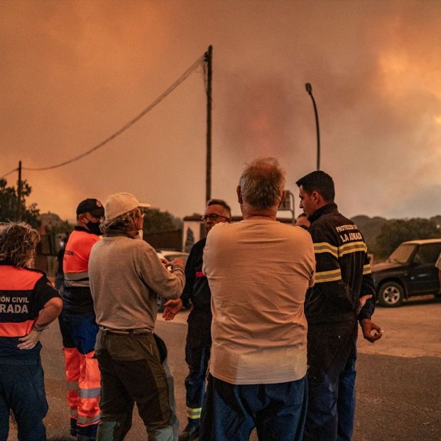 EuropaPress 7688130 desalojos vecinos incendio acercandose adrada 25 julio 2026 avila castilla (1) EuropaPress 7688130 desalojos vecinos incendio acercandose adrada 25 julio 2026 avila castilla (1)