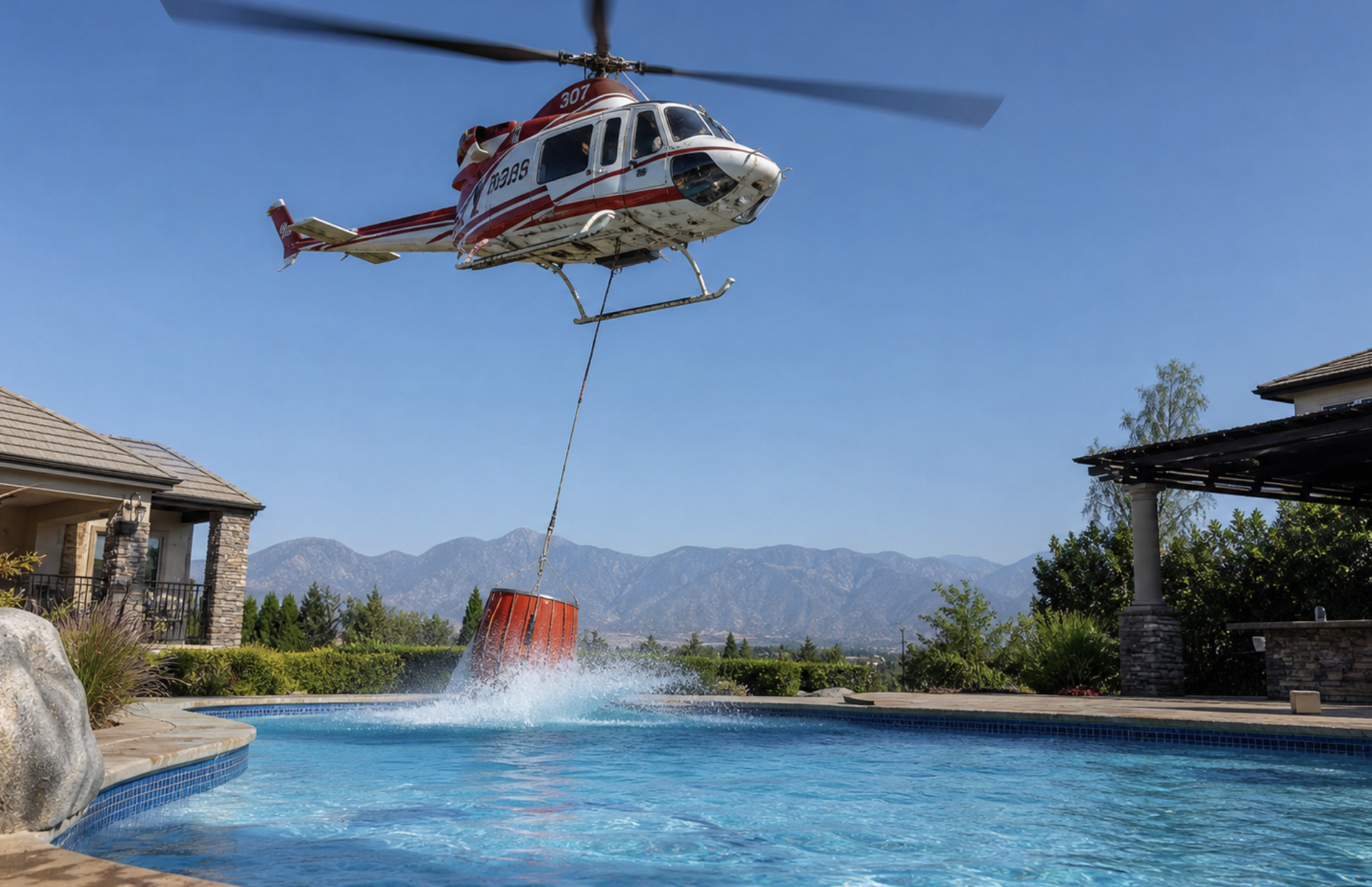 ¿Puede un helicóptero de incendios coger agua de tu piscina? Esto dice la ley ¿Puede un helicóptero de incendios coger agua de tu piscina? Esto dice la ley