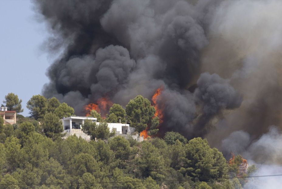 El incendio de Madrid y Ávila y el de Castellón siguen sin control y afectan a 120.000 personas