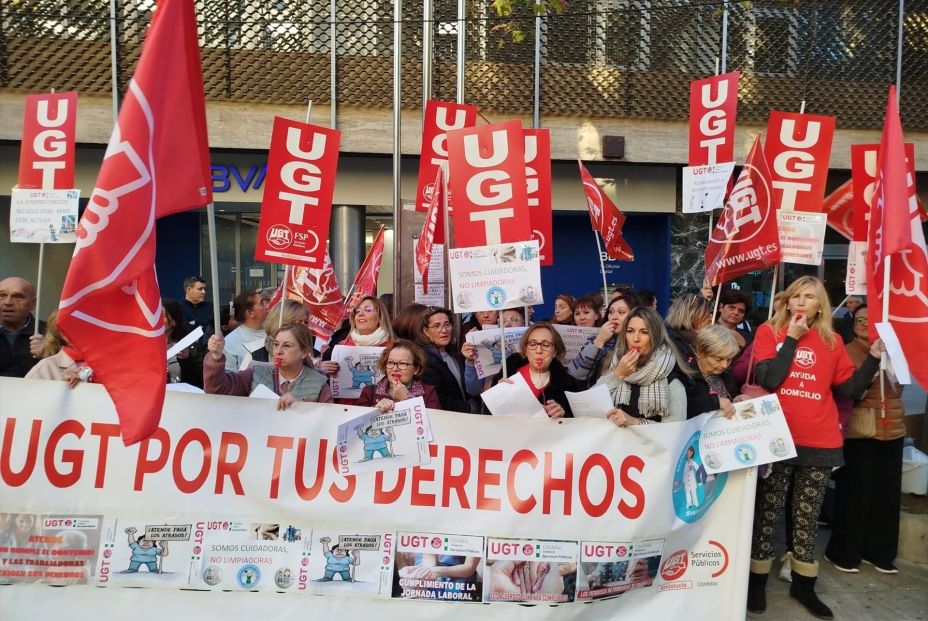 CCOO y UGT impulsan la jubilación anticipada para las trabajadoras de Ayuda a Domicilio