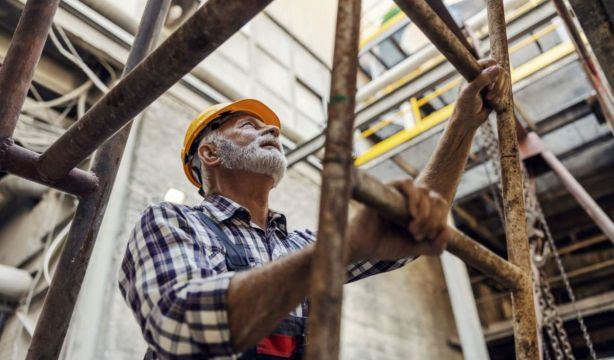 Fedea avisa de coste oculto de la reforma de pensiones de 2011: penaliza a mujeres y sube mortalidad