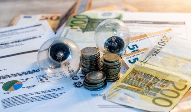 La rebaja del IVA de la luz ahorraría hasta 100 euros al año a los hogares