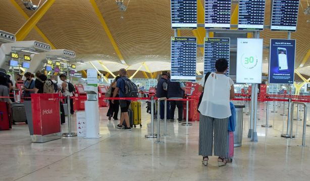 ¿Vas a viajar este verano? El sencillo truco que puede ayudarte a evitar colas en el aeropuerto