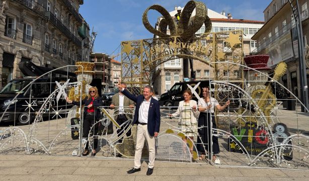 Vigo inicia el montaje de sus 12 millones de luces de Navidad