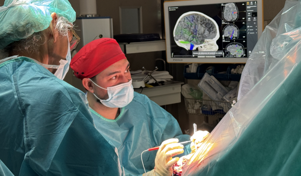 Reconocer emociones durante la cirugía cerebral para proteger funciones del cerebro