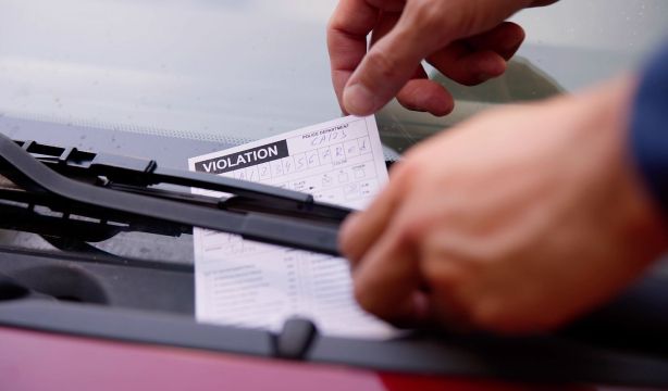 Alertan de la estafa del 'QRishing' que simula multas y páginas de pagos oficiales Alertan de la estafa del 'QRishing' que simula multas y páginas de pagos oficiales