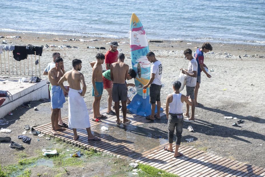 Ceuta trata de volver a la normalidad con miedo a salir y comercios medio vacíos Ceuta trata de volver a la normalidad con miedo a salir y comercios medio vacíos
