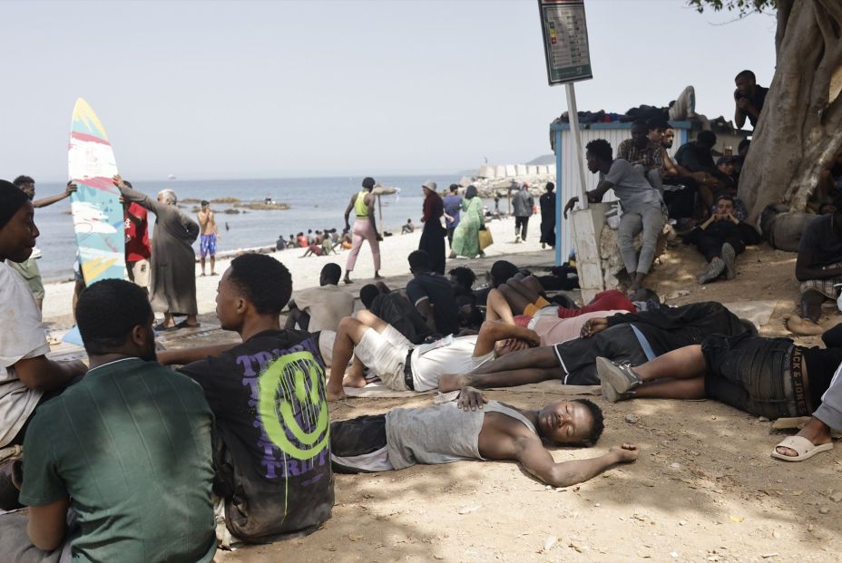 Ceuta trata de volver a la normalidad con miedo a salir y comercios medio vacíos Ceuta trata de volver a la normalidad con miedo a salir y comercios medio vacíos