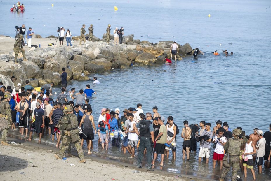 Ceuta trata de volver a la normalidad con miedo a salir y comercios medio vacíos Ceuta trata de volver a la normalidad con miedo a salir y comercios medio vacíos
