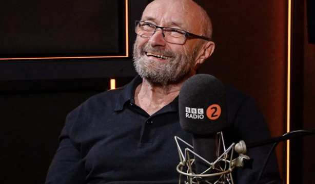 Phil Collins confiesa que estuvo a punto de morir en 2024: "La gente vino a despedirse"