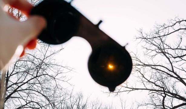 Cómo reciclar las gafas que usarás para el eclipse
