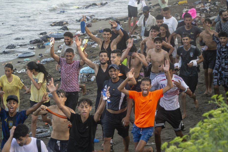 Marlaska eleva a 72.000 los migrantes que entraron en Ceuta y dice que 70.000 han vuelto a Marruecos Marlaska eleva a 72.000 los migrantes que entraron en Ceuta y dice que 70.000 han vuelto a Marruecos