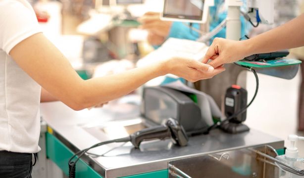 El Banco de España recuerda el límite para pagar con monedas en comercios y supermercados