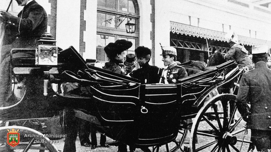 El rey Alfonos XIII junto a su familia en una visita a Burgos en 1905 con motivo del eclipse El rey Alfonos XIII junto a su familia en una visita a Burgos en 1905 con motivo del eclipse